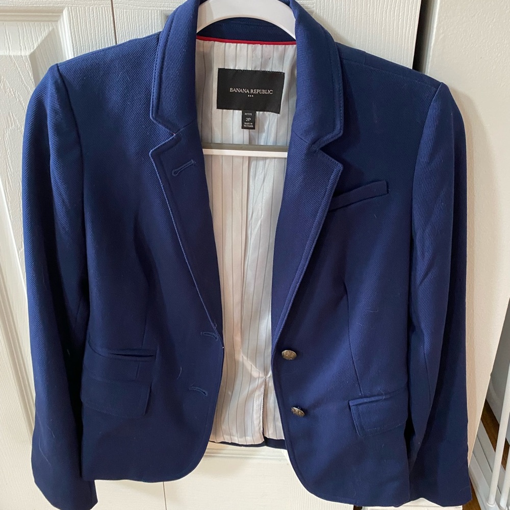 Navy blue Banana Republic women’s petite blazer